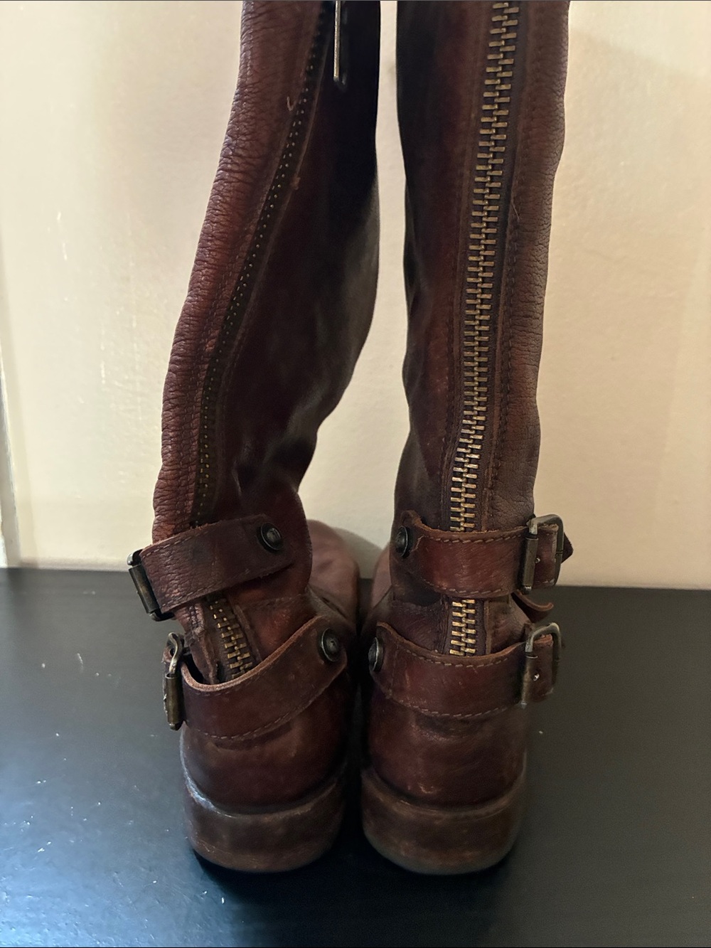 Frye Women's Veronica Back-Zip boots in a dark brown antiqued leather size 8 - Picture 5 of 8